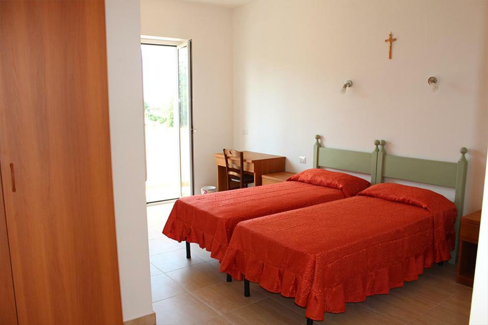 Hotel Oasi Di Pace à Sutri Extérieur photo