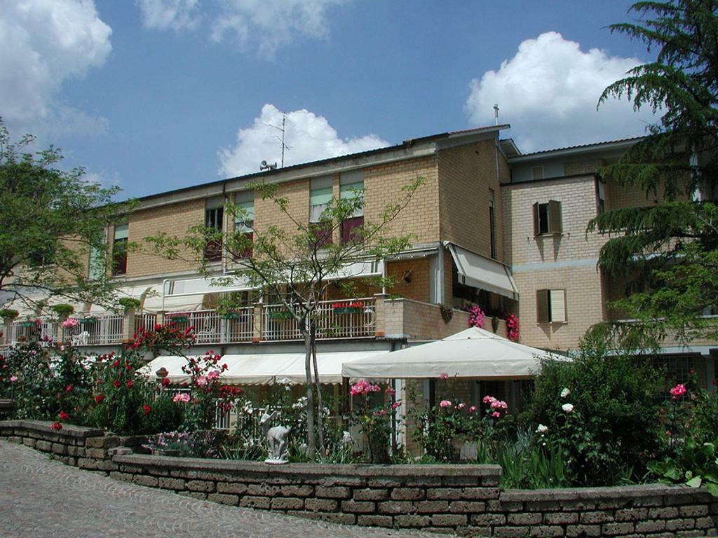 Hotel Oasi Di Pace à Sutri Extérieur photo
